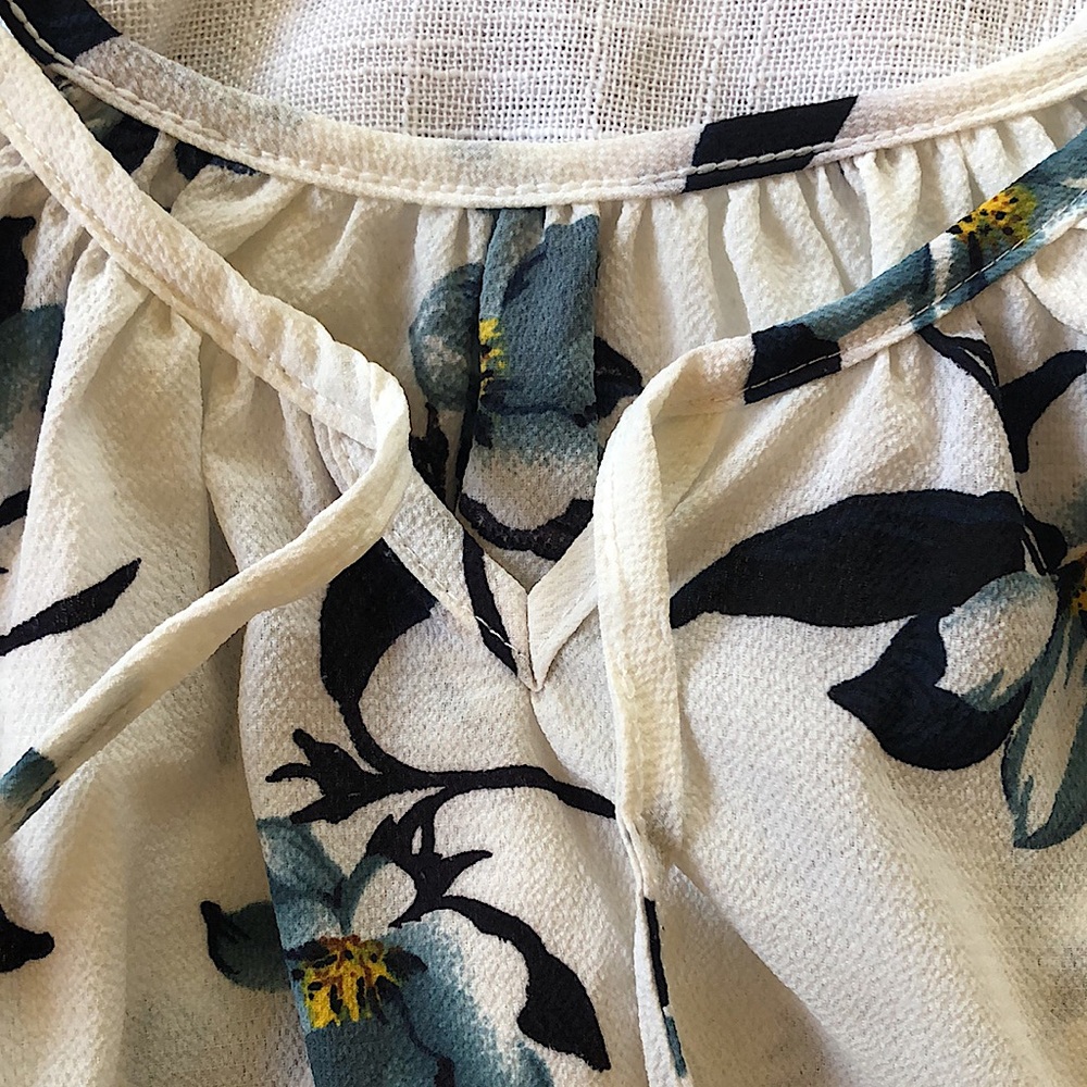Cold Shoulder Top - Picture 6 of 6